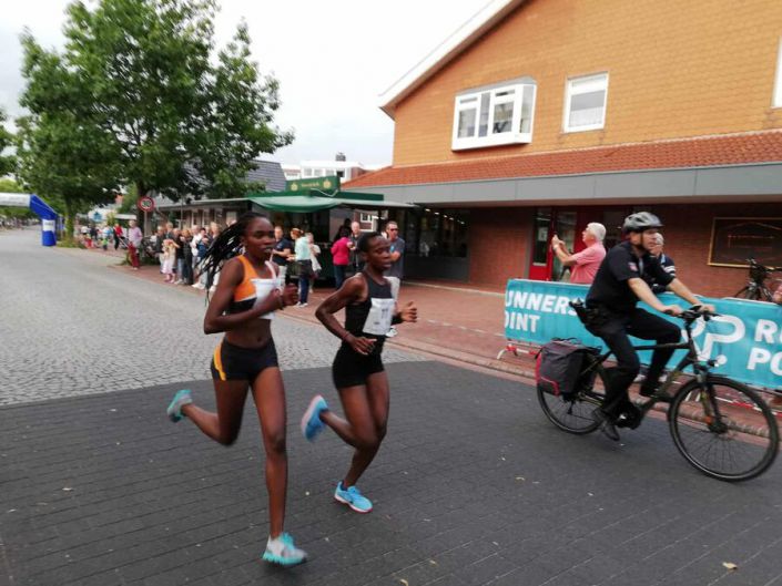Caroline im Kampf beim Jever Funlauf in Schortens in Friesland